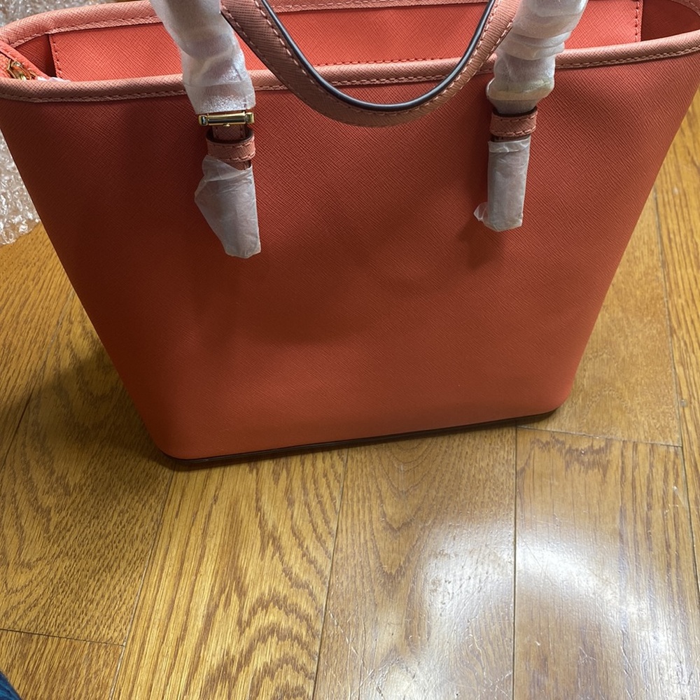 💕 Michael kors NWT jet set leather medium peach tote gorgeous 💕 - Picture 13 of 15